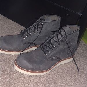 Red wing boots. Grey, size 9